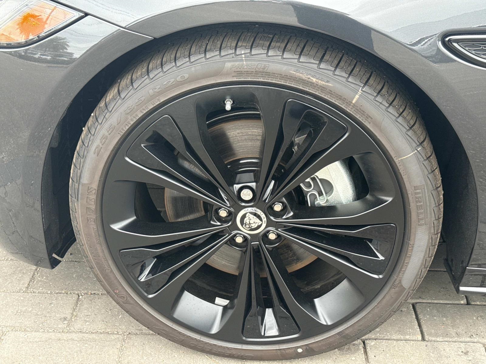 2024 Jaguar XF P300 R-Dynamic SE photo 3