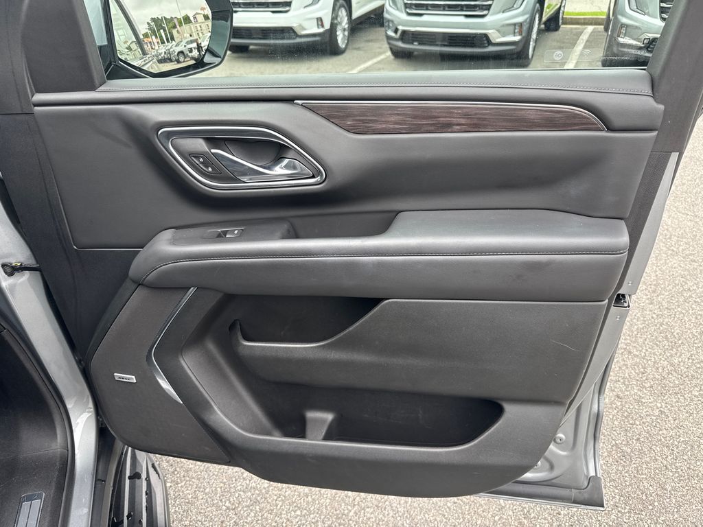 2024 Chevrolet Suburban LT photo 14