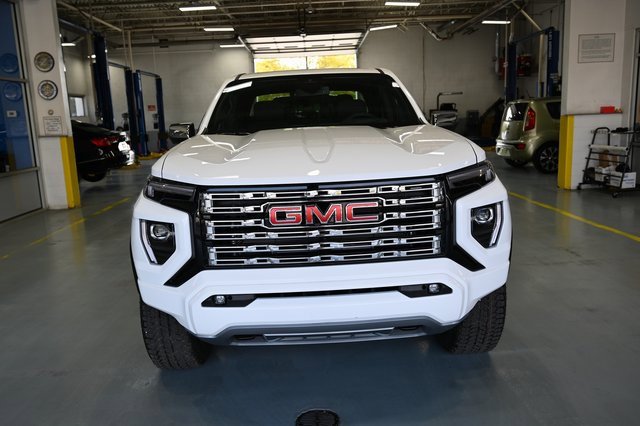 2026 Gmc Canyon Denali photo 2