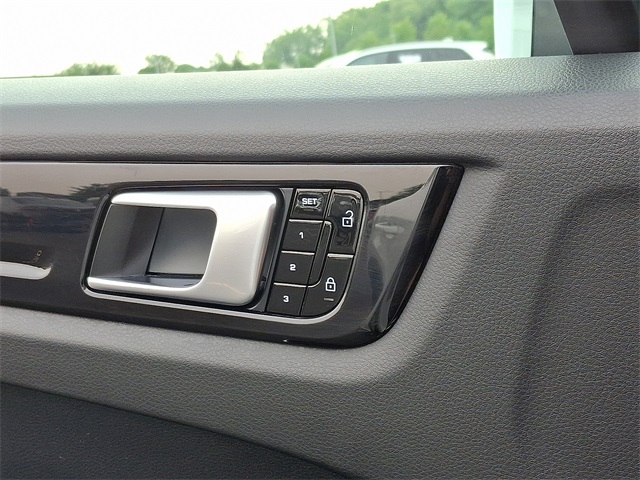 2019 Porsche Cayenne Base photo 26