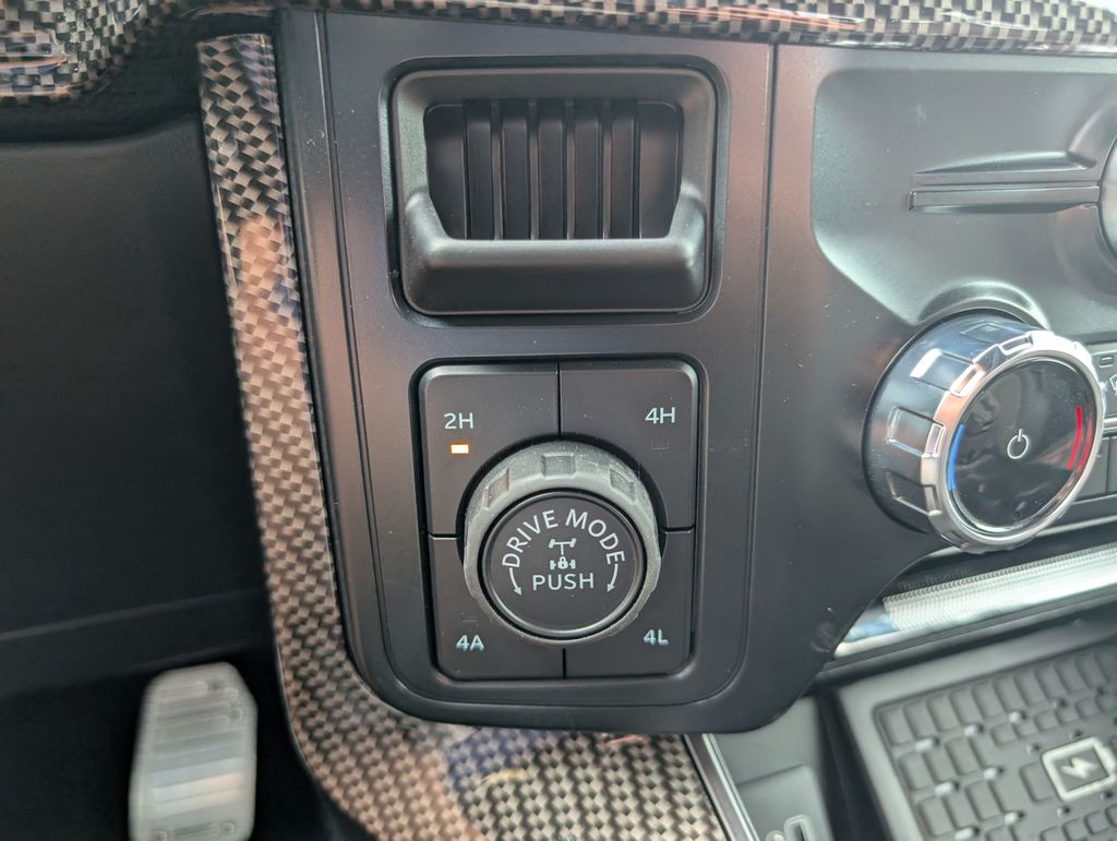 2025 Ford F-150 Lariat photo 19