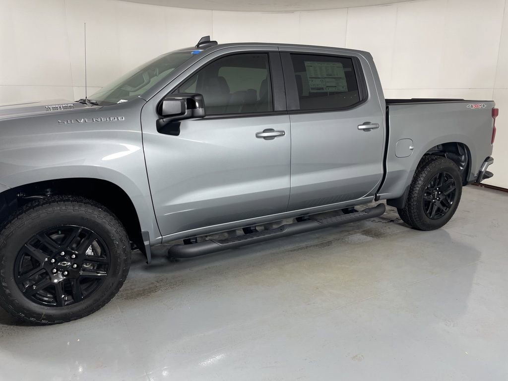 2026 Chevrolet Silverado 1500 RST photo 3