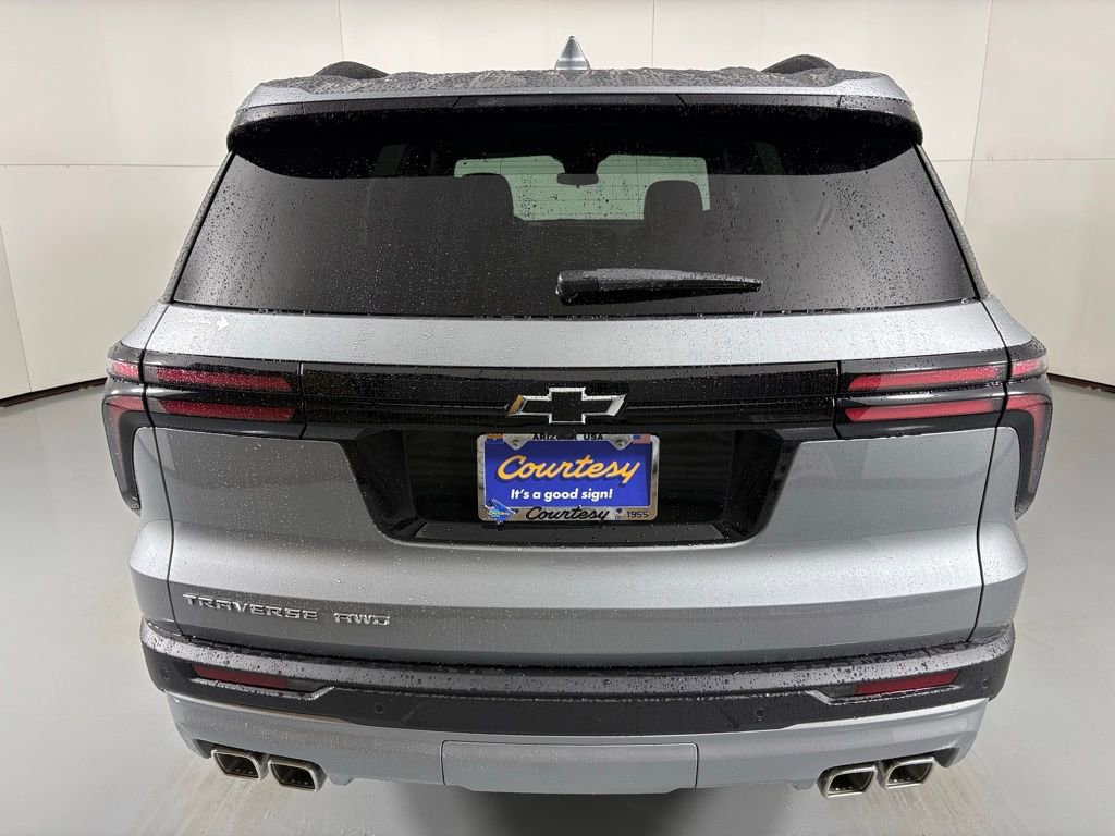 2026 Chevrolet Traverse photo 2