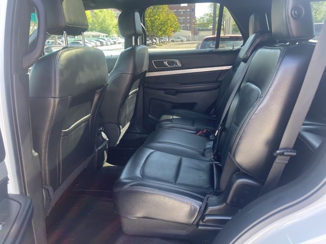 2017 Ford Explorer XLT photo 6