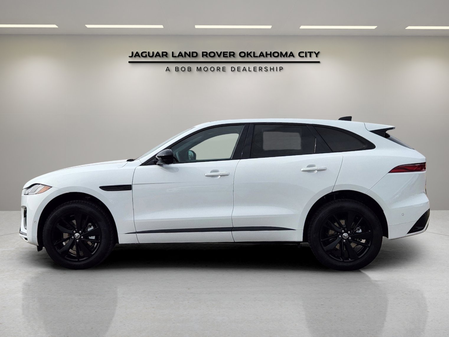 2025 Jaguar F-PACE P250 R-Dynamic S photo 3