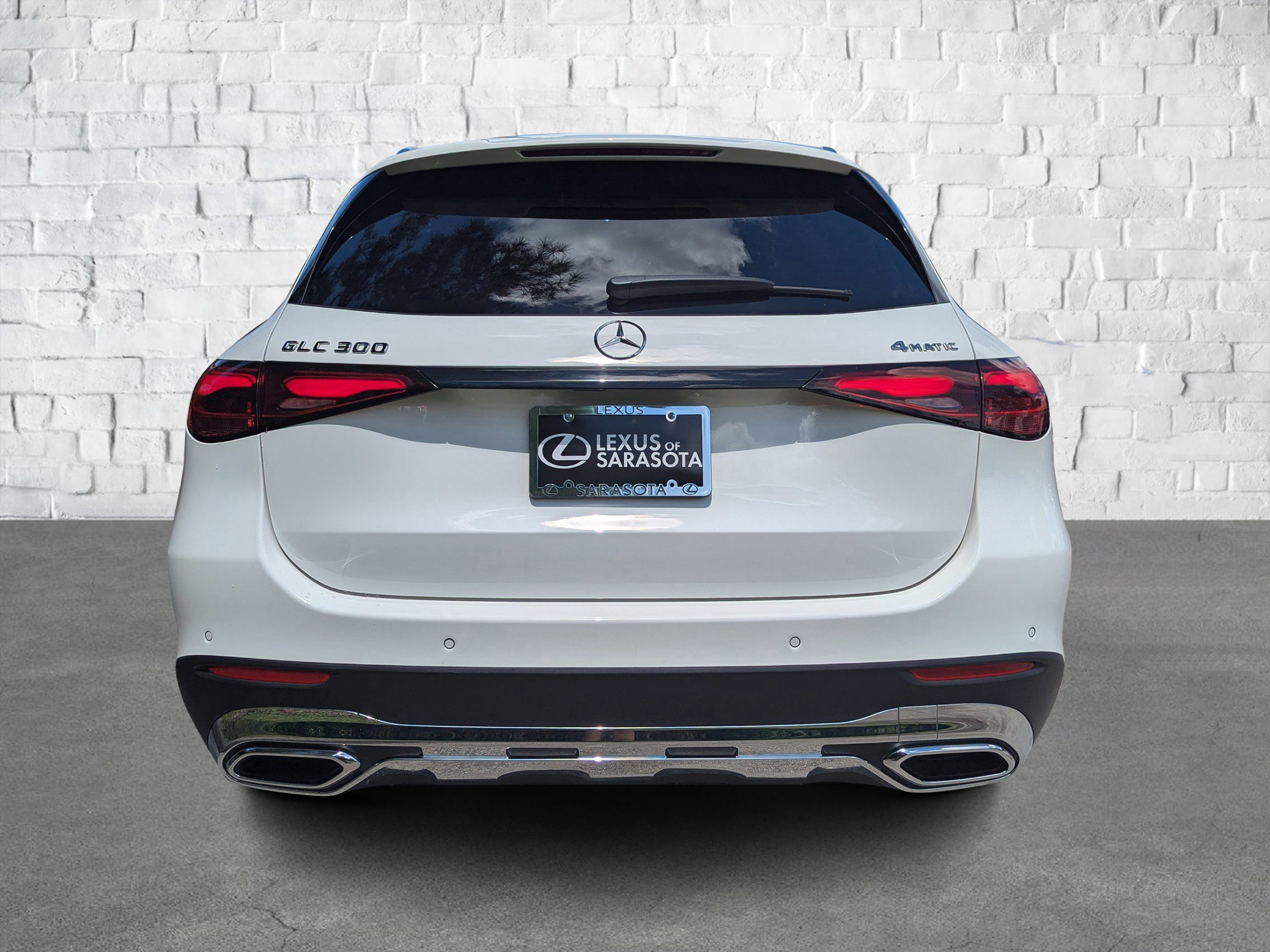 2025 Mercedes Benz GLC 300 4MATIC photo 3