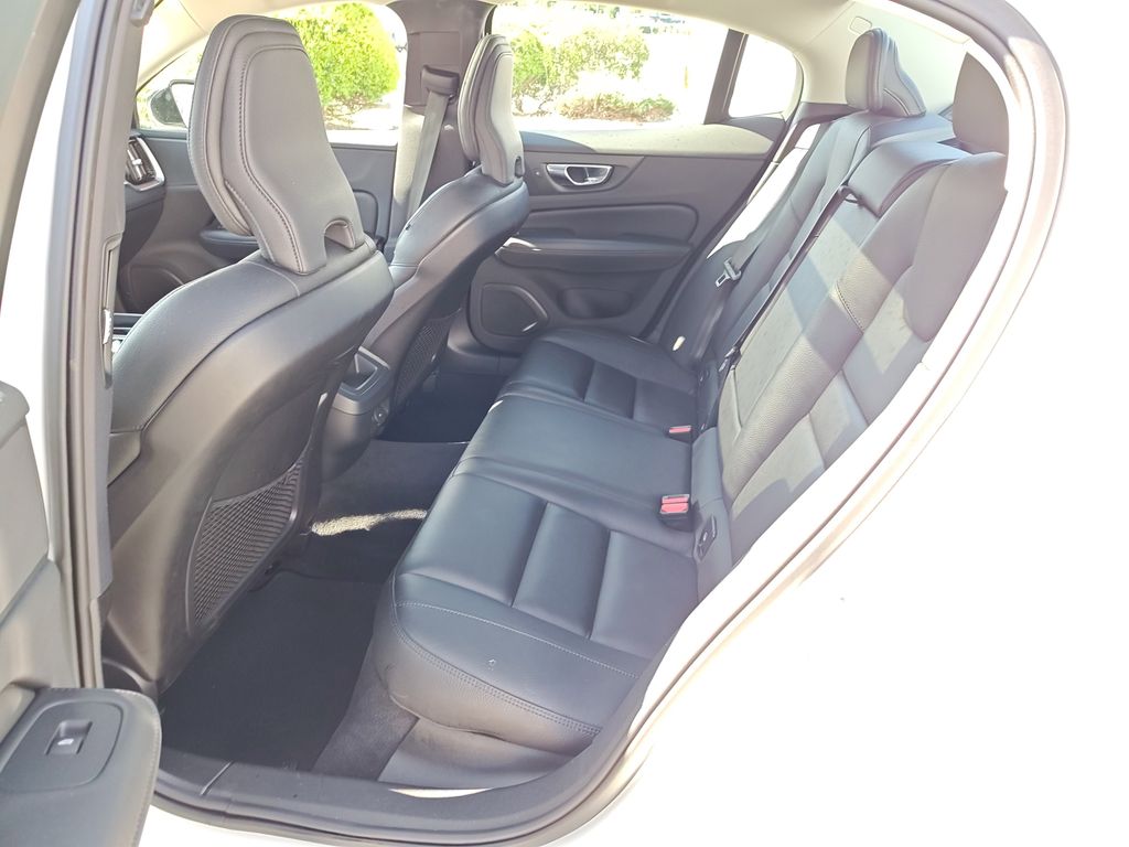 2024 Volvo S60 B5 Plus photo 28