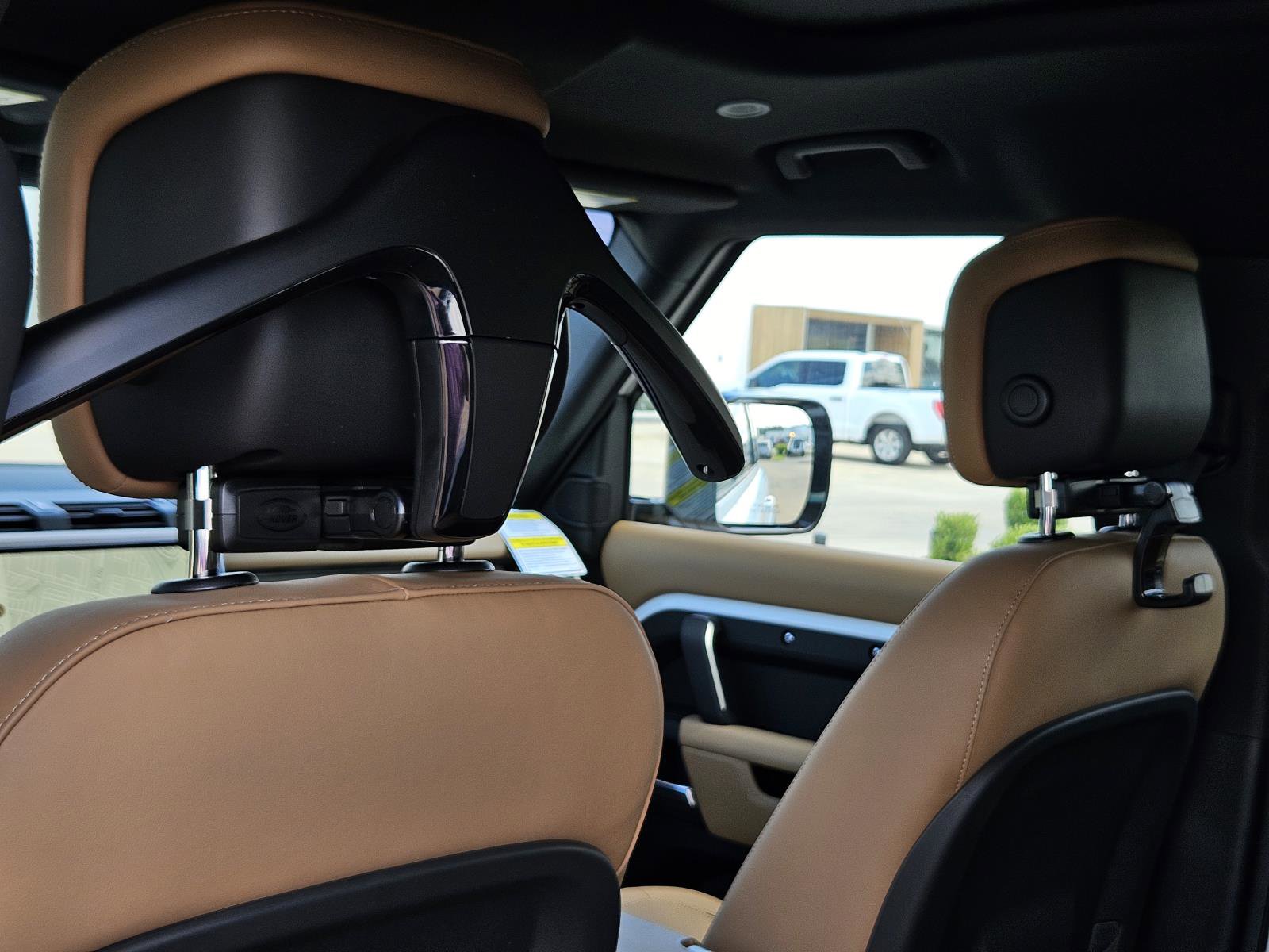 2025 Land Rover Defender 110 X-Dynamic SE photo 24