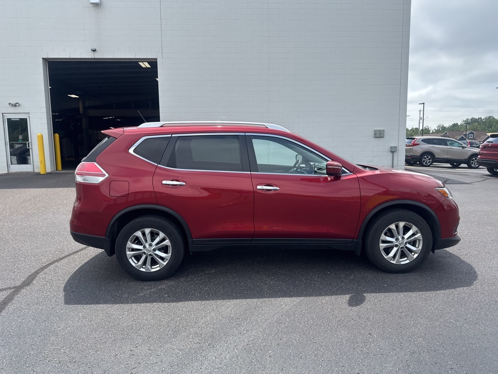 2015 Nissan Rogue SV photo 3