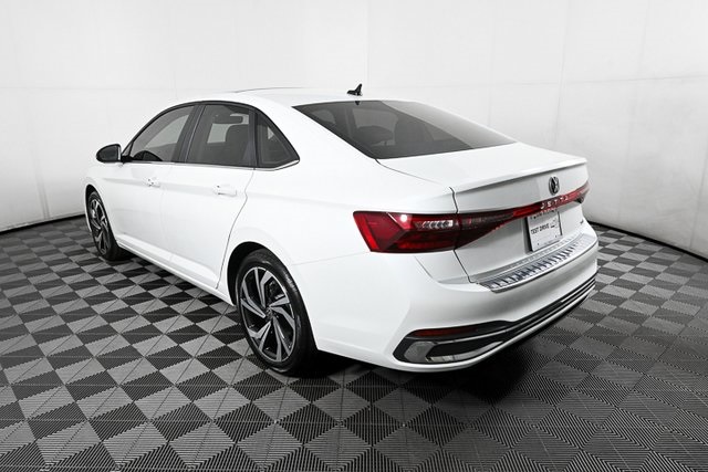 2025 Volkswagen Jetta 1.5T SEL photo 3