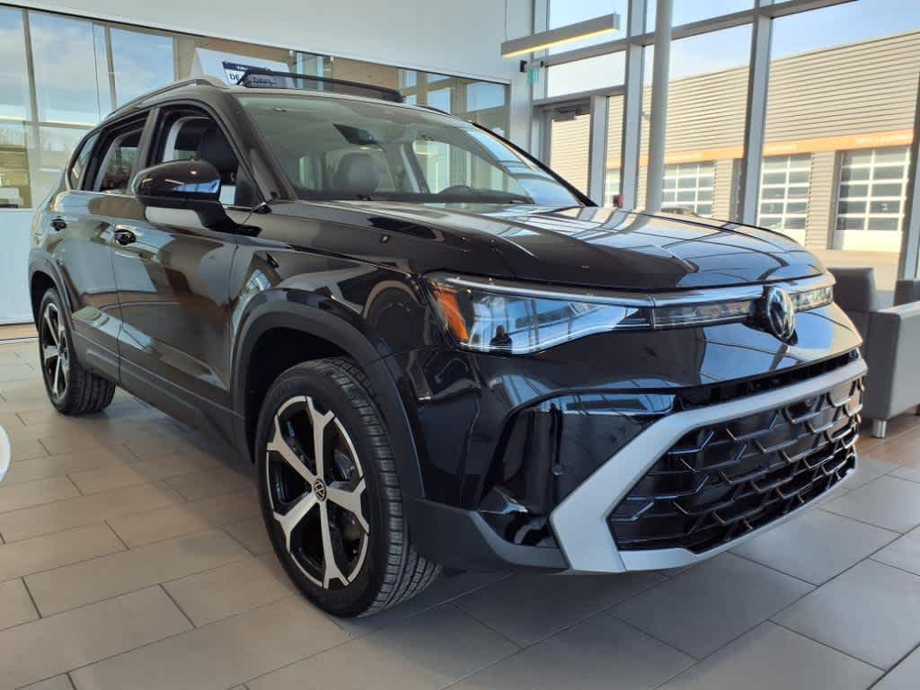 2025 Volkswagen Taos SEL photo 2