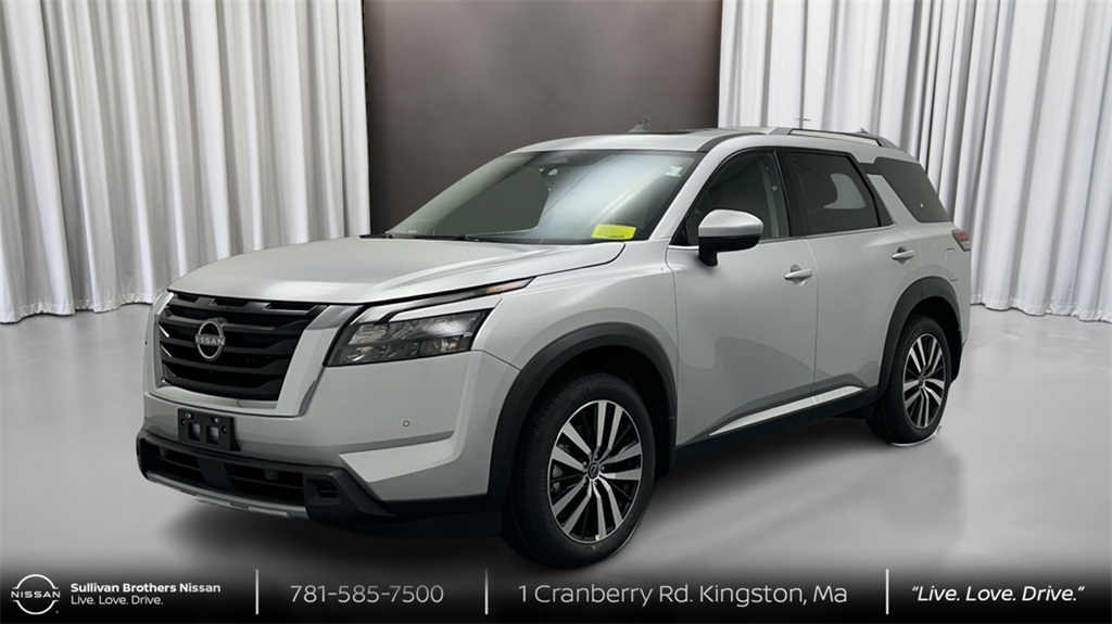 2025 Nissan Pathfinder Platinum's photo