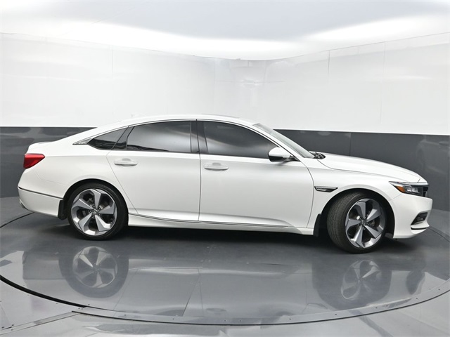2020 Honda Accord Touring 2.0T photo 2