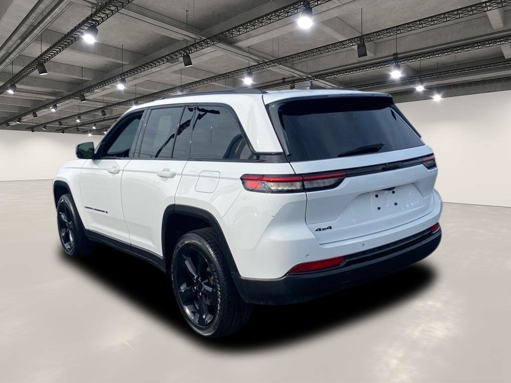 2023 Jeep Grand Cherokee Altitude photo 3