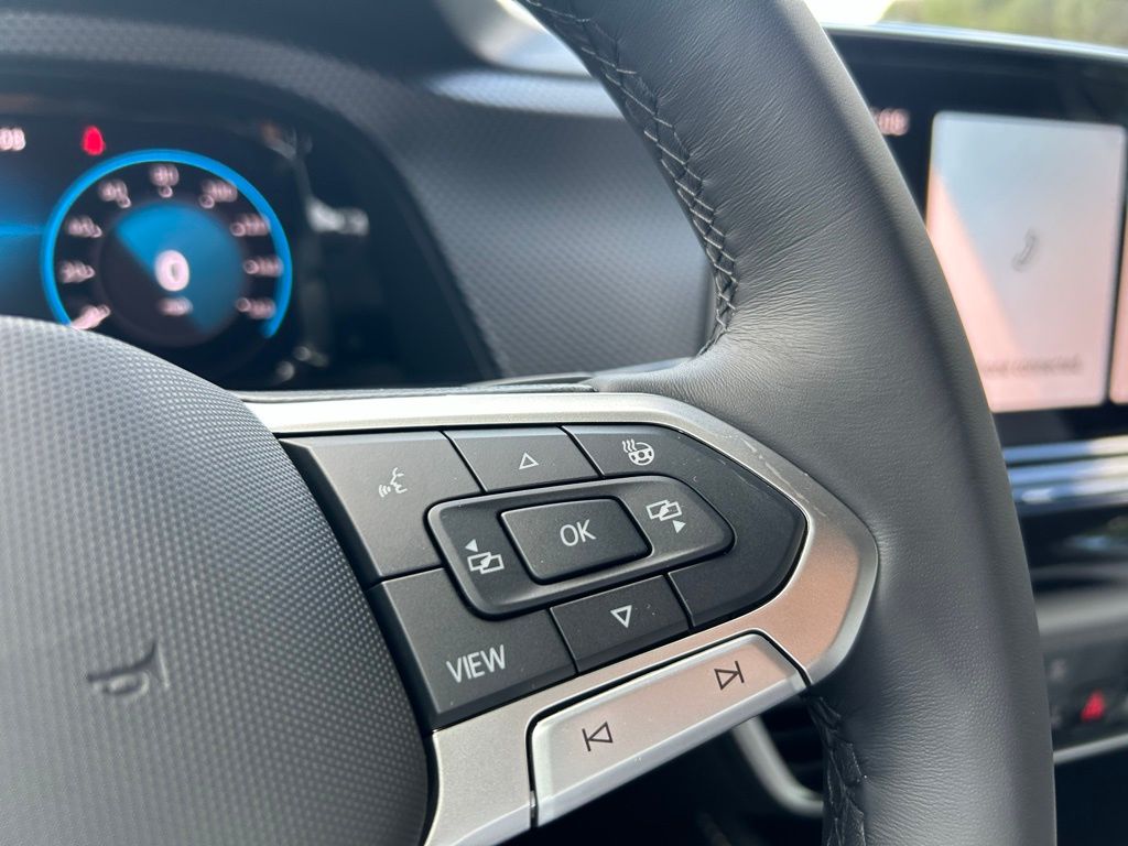 2026 Volkswagen Atlas Cross Sport SEL R-Line photo 16