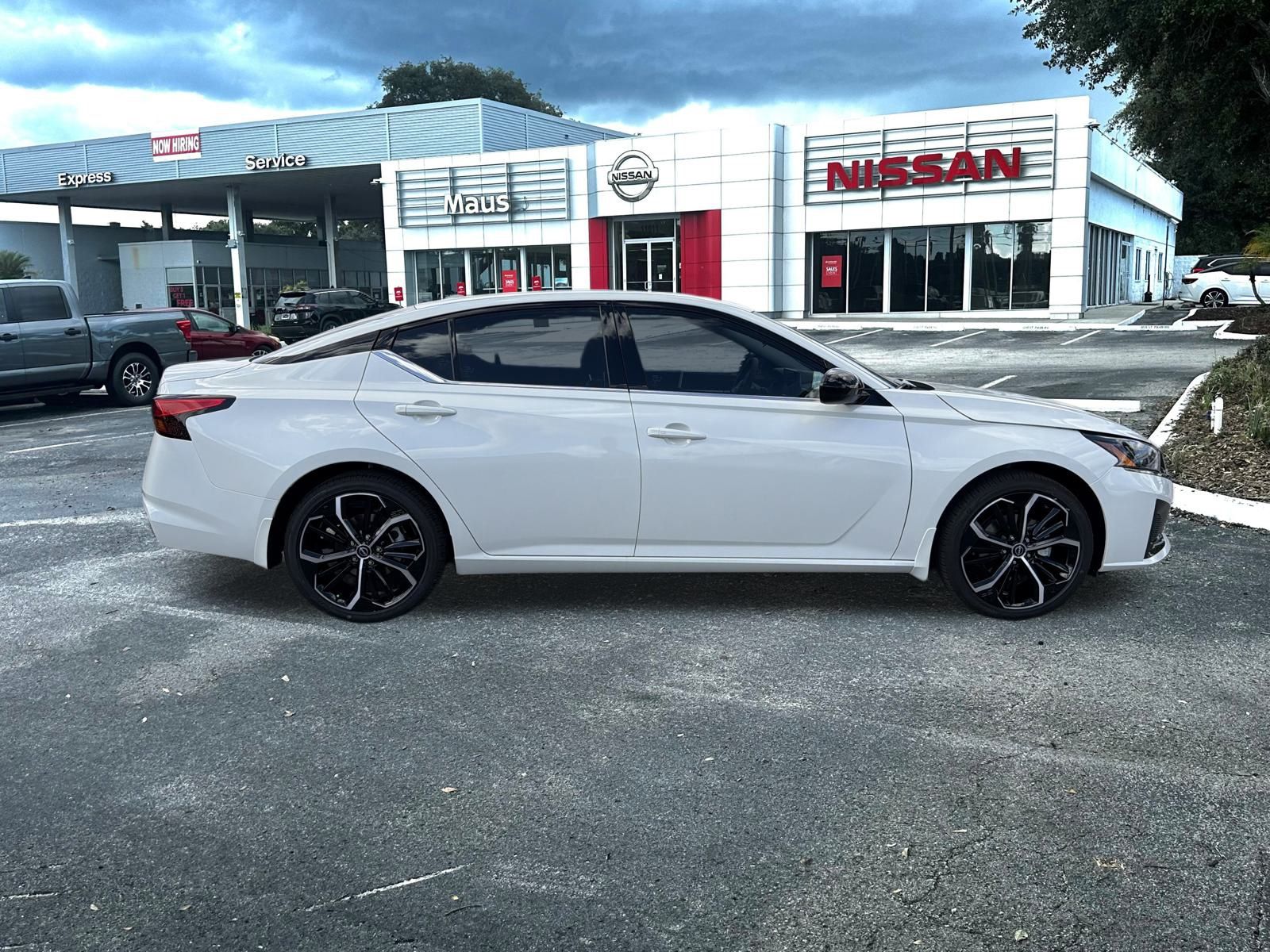 2025 Nissan Altima 2.5 SR photo 2