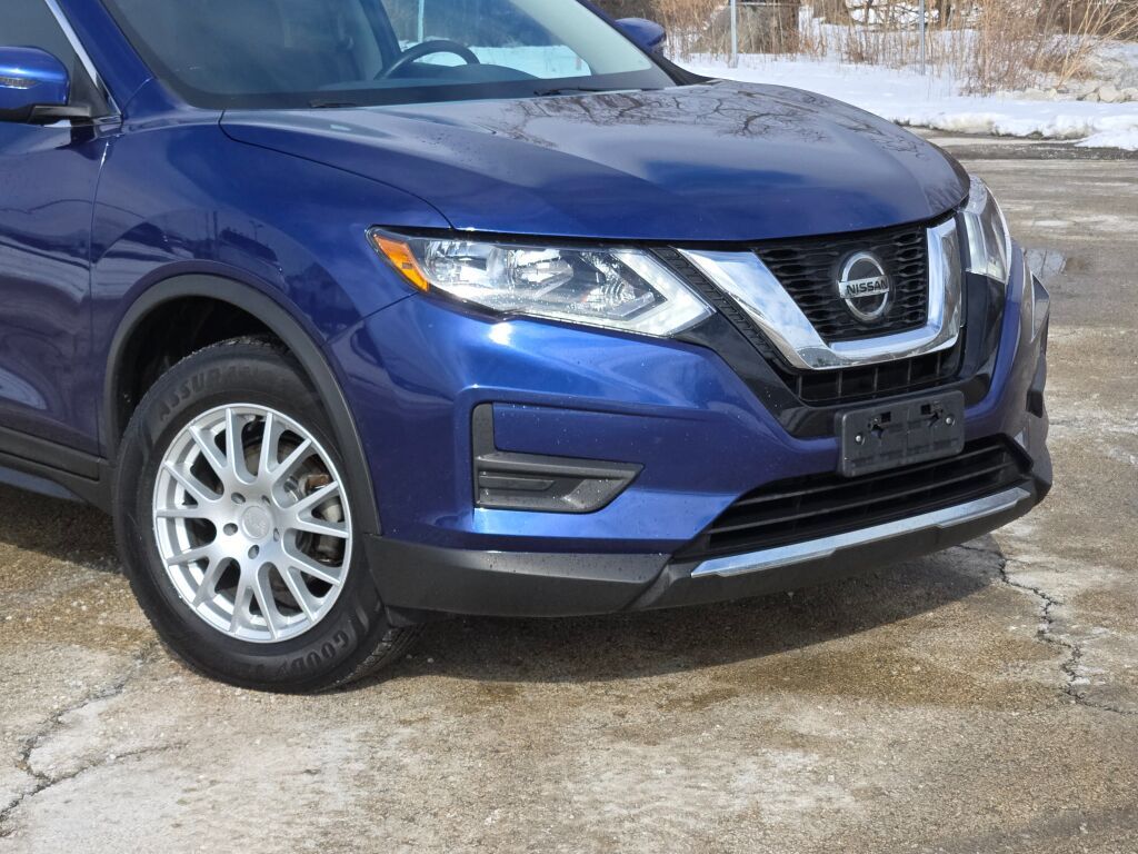 Used 2019 Nissan Rogue SV with VIN KNMAT2MV6KP549886 for sale in Libertyville, IL