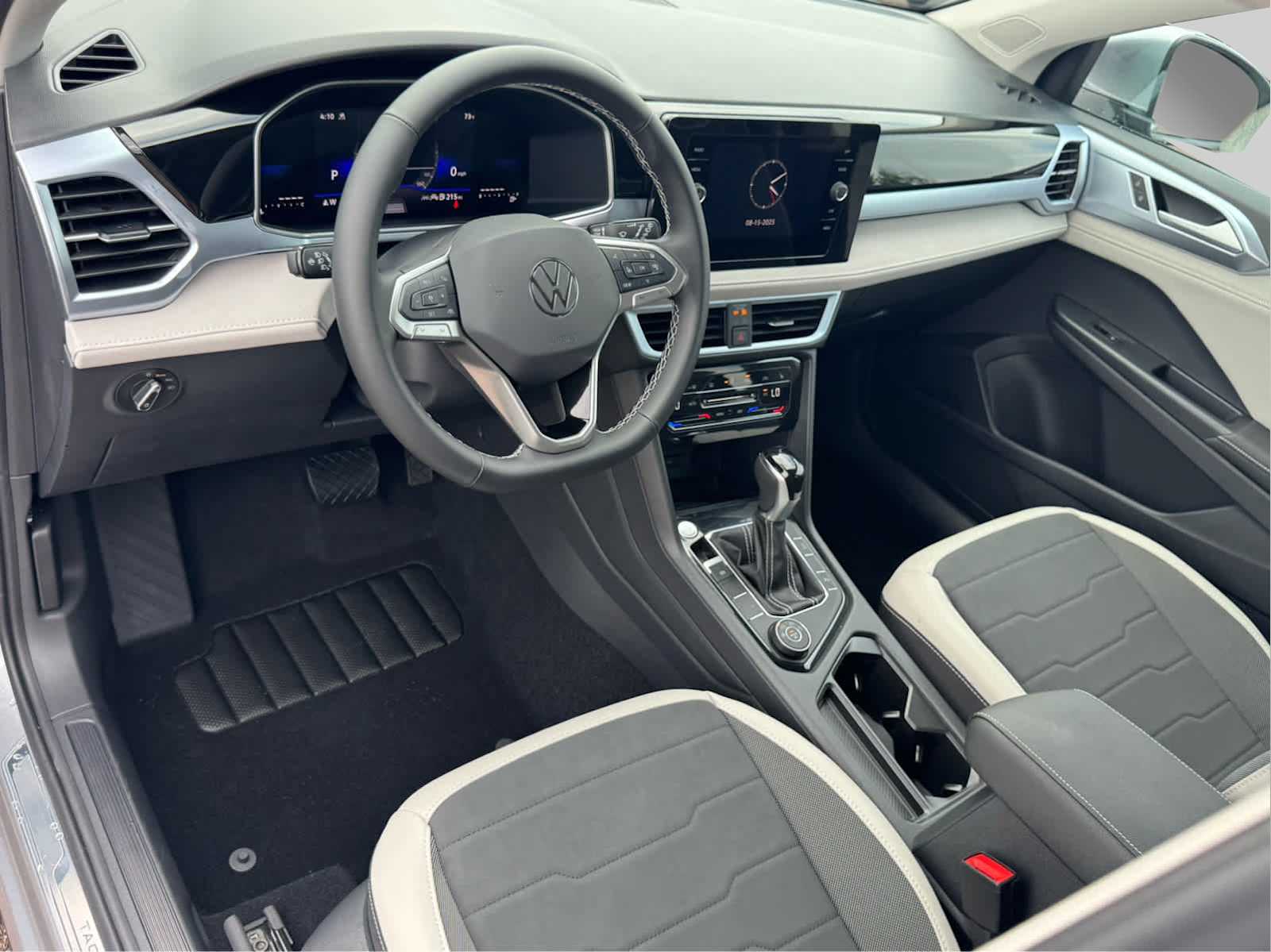 2025 Volkswagen Taos SE photo 11