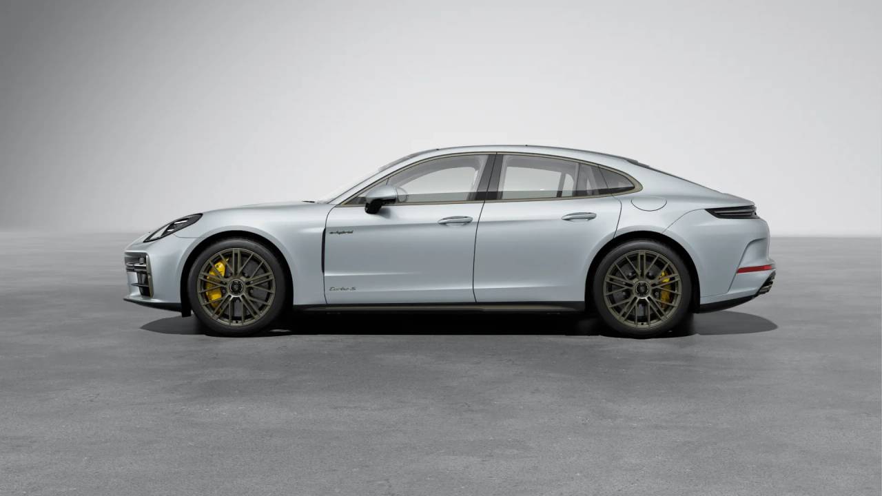 2026 Porsche Panamera Turbo S E-Hybrid photo 2
