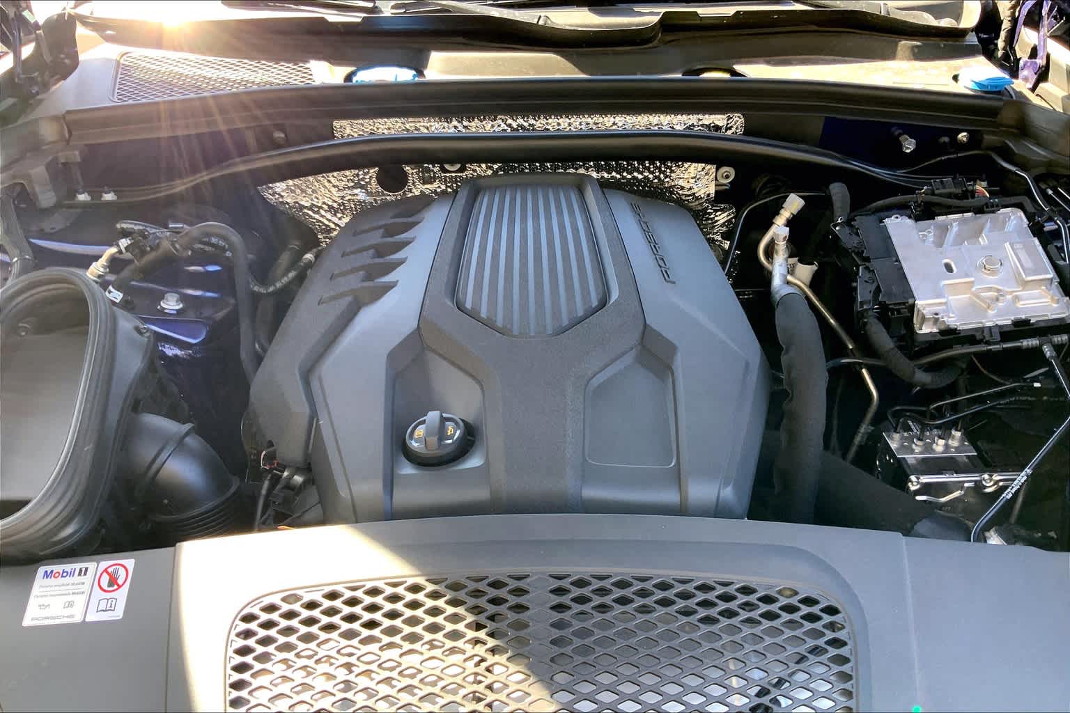 2024 Porsche Macan T photo 16