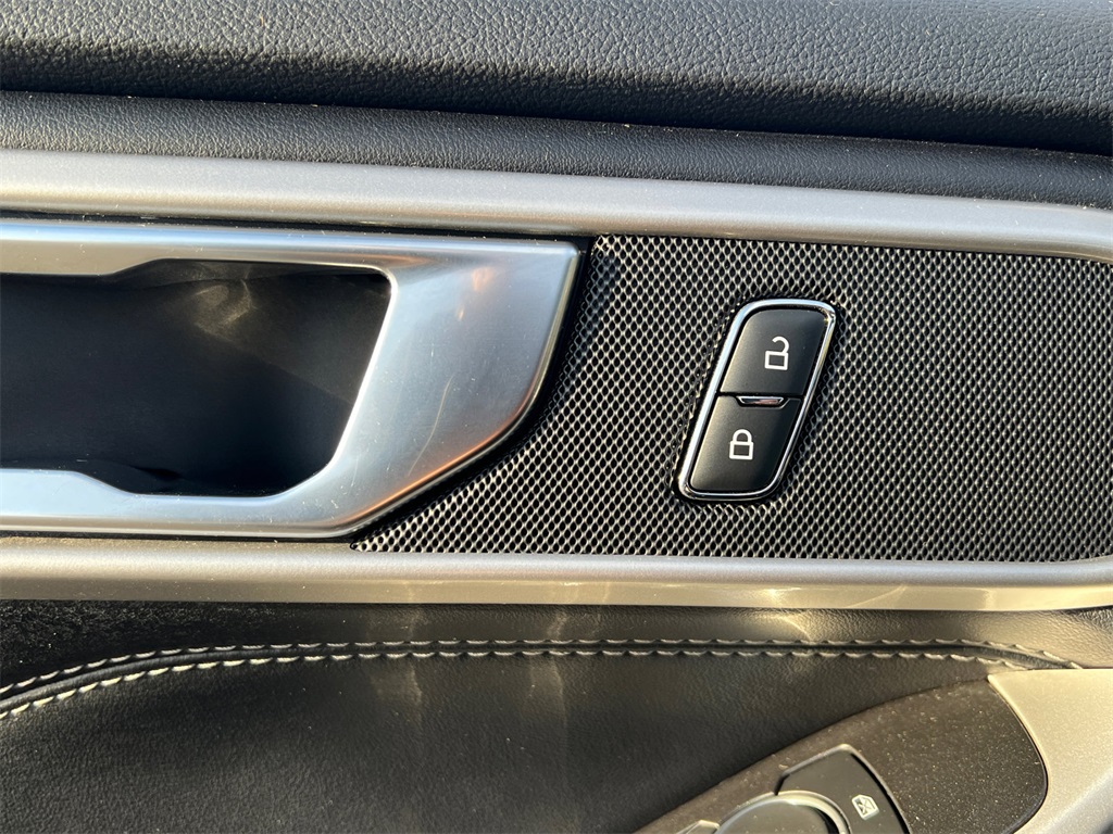 2022 Ford Explorer XLT photo 11