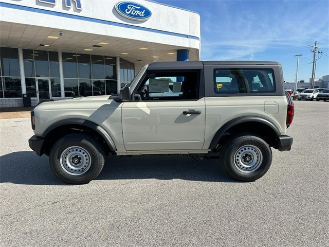 2025 Ford Bronco Base photo 2