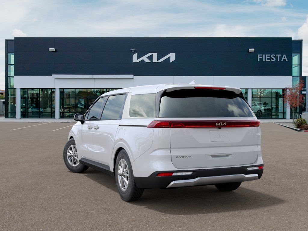 2024 Kia Carnival LX photo 4