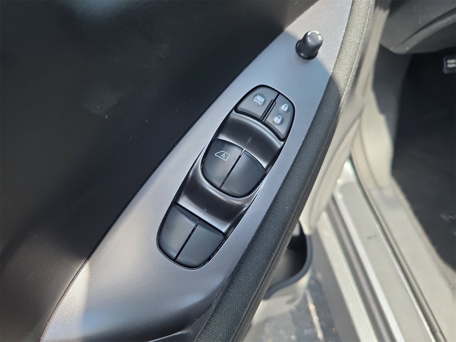 2023 Nissan Leaf S photo 15