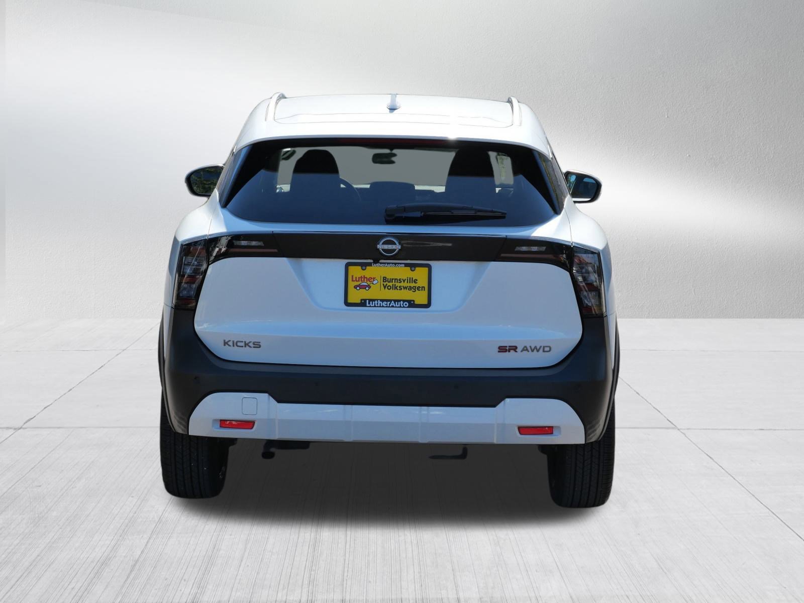 2025 Nissan Kicks SR photo 4