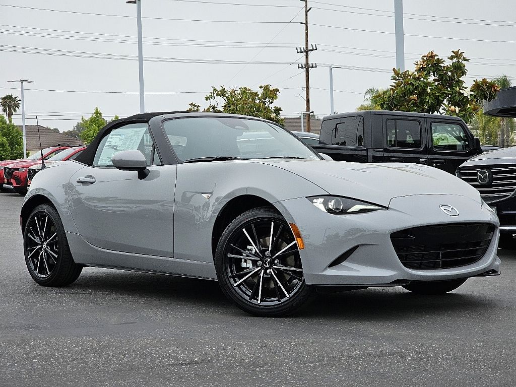 2025 Mazda MX-5 Miata Miata Grand Touring photo 2