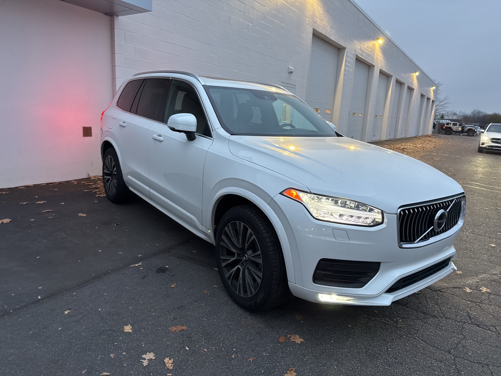 2021 Volvo XC90 T6 Momentum photo 4