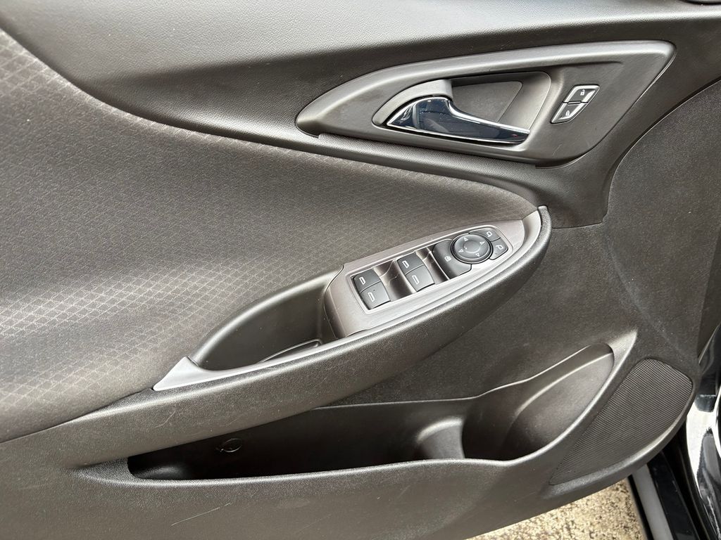 2020 Chevrolet Malibu LS photo 12