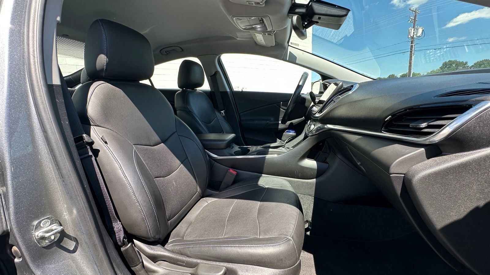 2018 Chevrolet Volt Premier photo 16