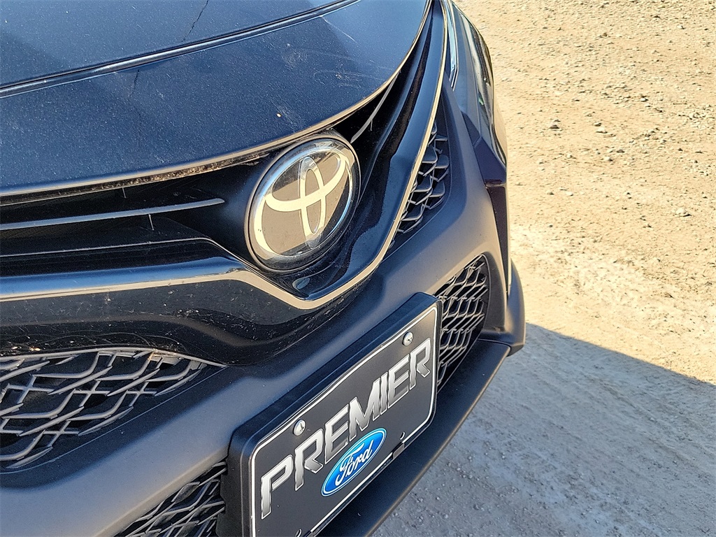 2020 Toyota Camry SE photo 13