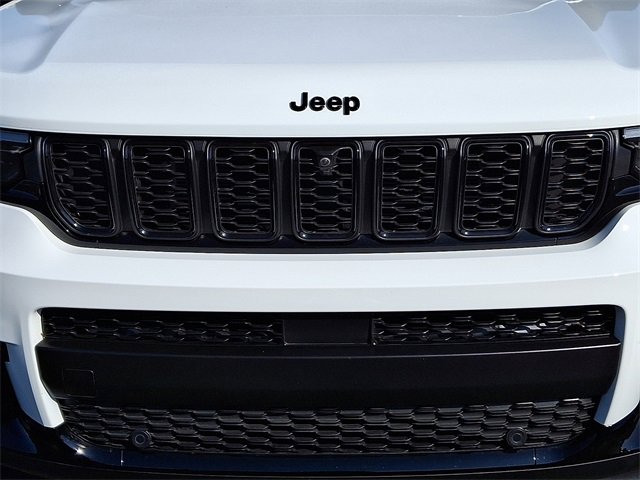 2025 Jeep Grand Cherokee Limited photo 8