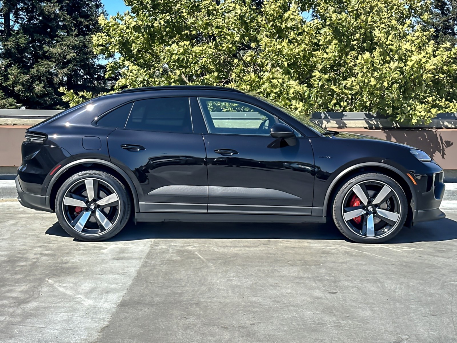 2025 Porsche Macan Electric photo 9
