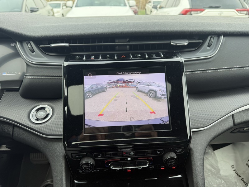 2023 Jeep Grand Cherokee Altitude photo 11