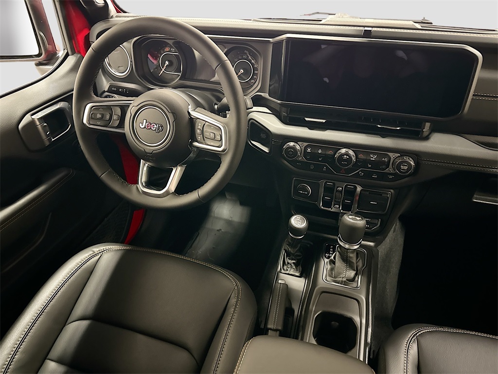 2025 Jeep Wrangler Sahara photo 7