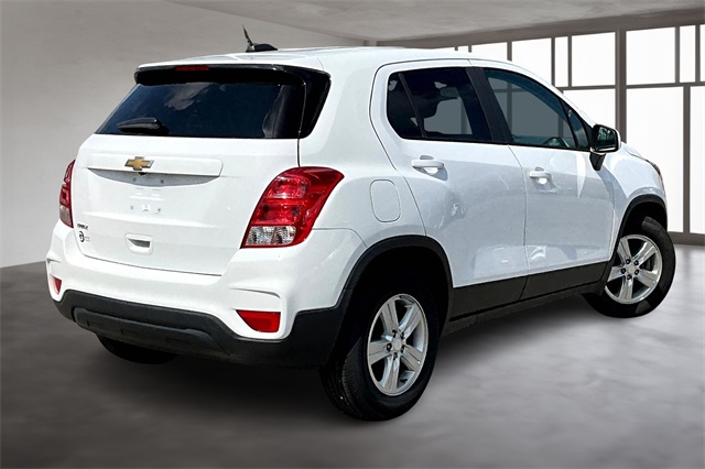 2020 Chevrolet Trax LS photo 3