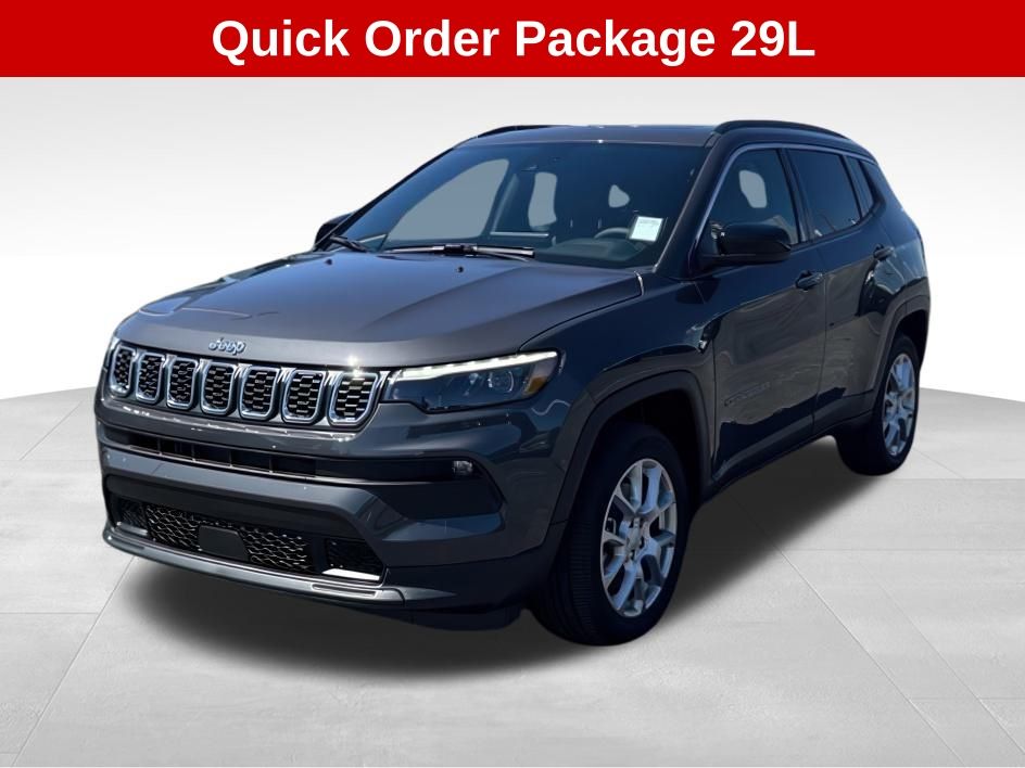 2024 Jeep Compass Latitude Lux photo 2
