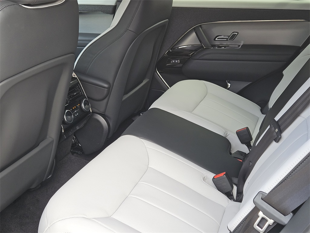 2025 Land Rover Range Rover Sport SE photo 27