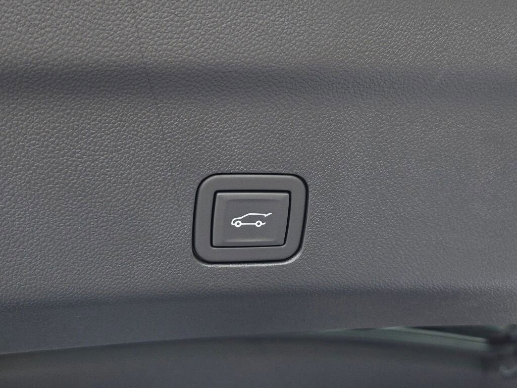 2025 Chevrolet Tahoe Premier photo 17