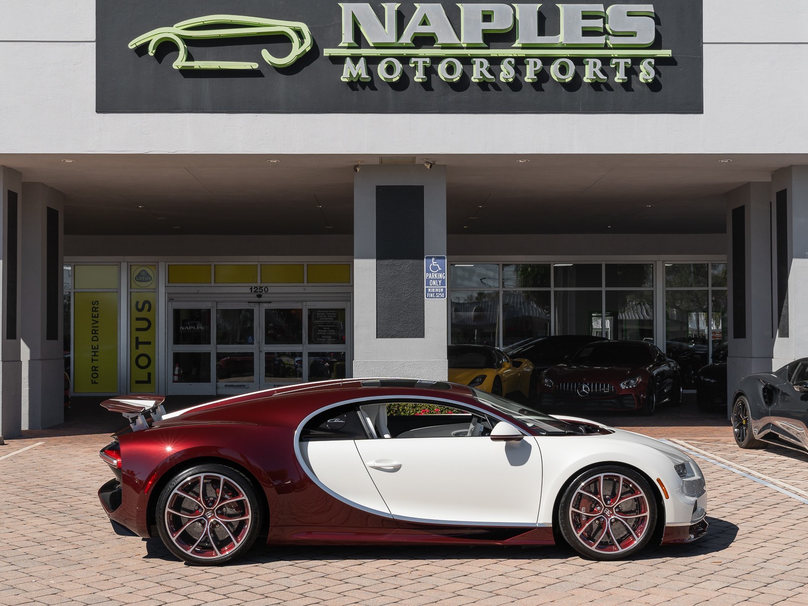 2021 Bugatti Chiron photo 22