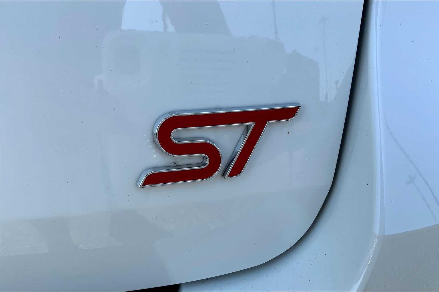 2023 Ford Explorer ST photo 8