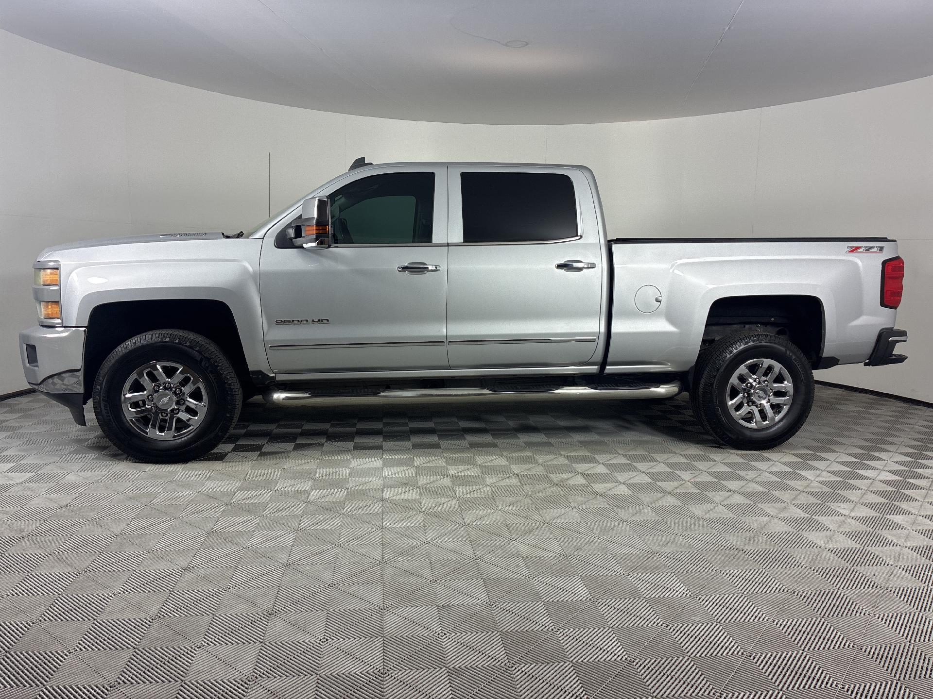 2015 Chevrolet Silverado LTZ photo 2