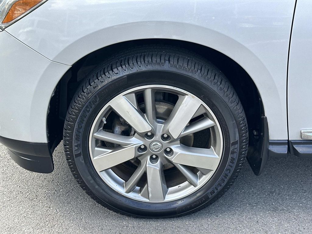 2014 Nissan Pathfinder Platinum photo 14