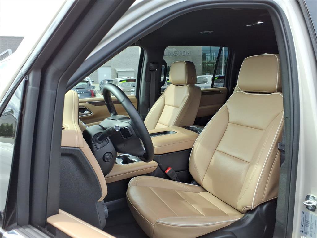 2024 Chevrolet Suburban Premier photo 3