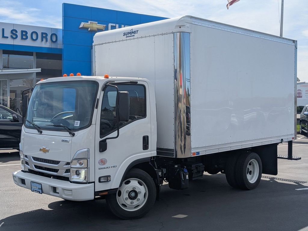 2024 Chevrolet Silverado 5500HD photo 2