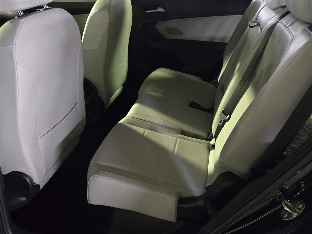 2021 Volkswagen Tiguan SE R-Line Black photo 9