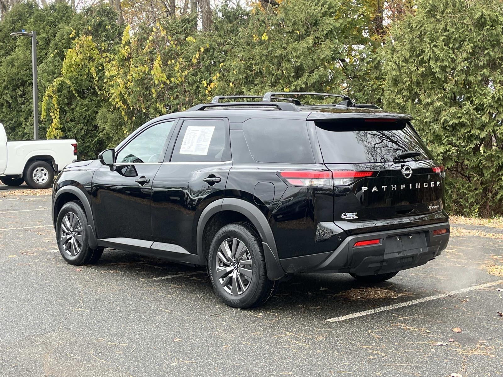 2024 Nissan Pathfinder SV photo 3
